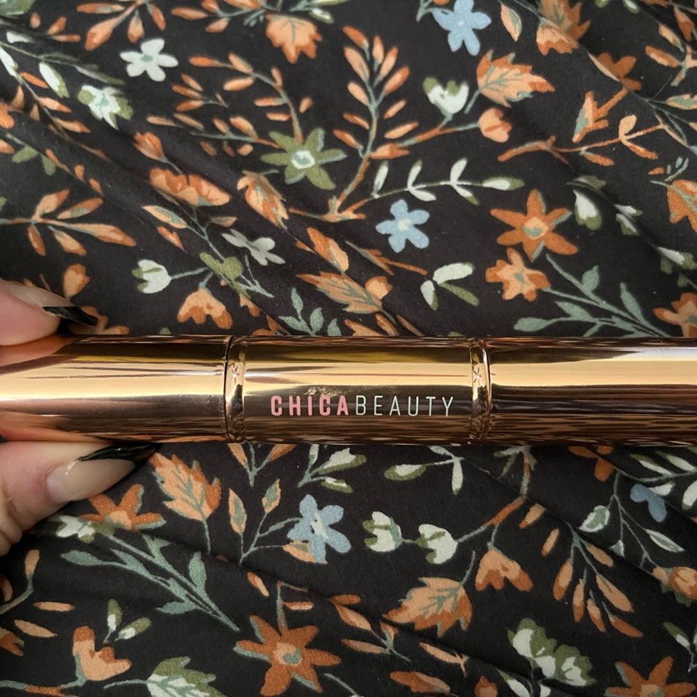 New without box chica beauty dual-ended complexion brush